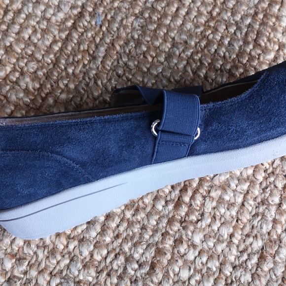 Vionic blue suede flats - Picture 9 of 13